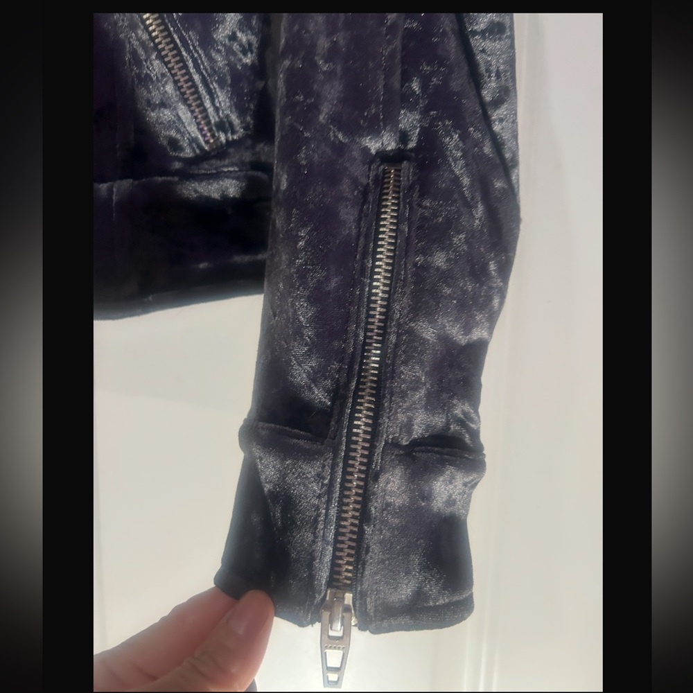 BLANK NYC CRUSHED VELVET MOTTO JACKET SIZE XS LIKE NEW!!! 🔥🩶🔥🩶🔥 - Picture 7 of 7